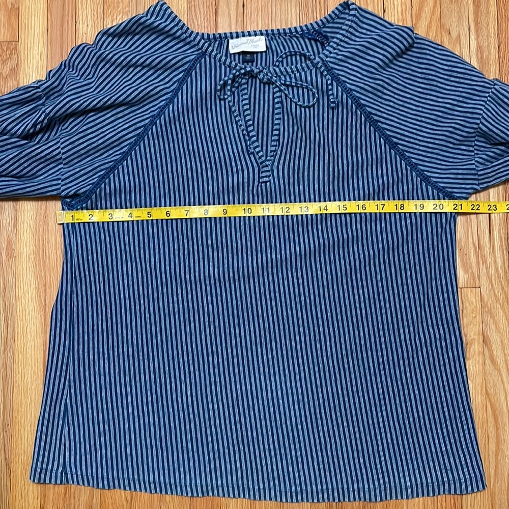 Universal Thread Striped Top - Picture 6 of 7